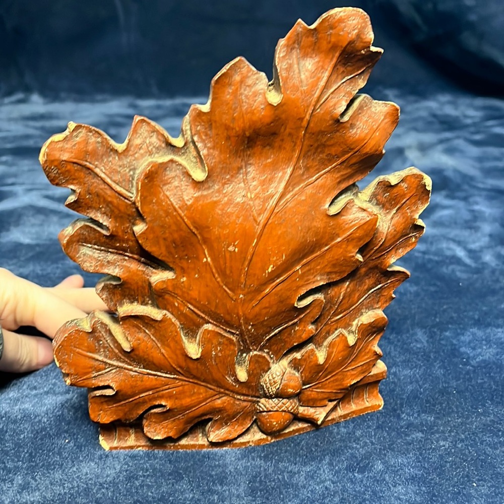 Vintage leaf bookend